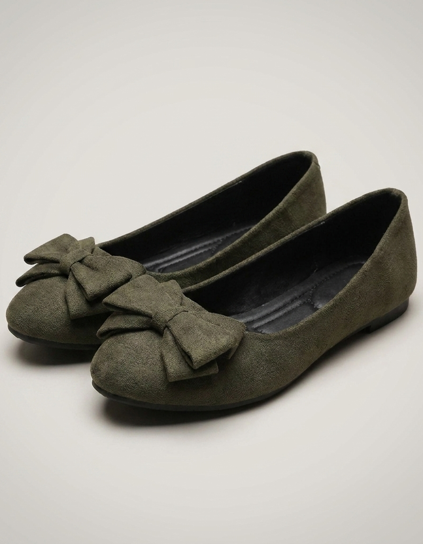 PLUXSTYLE::numise::annabelle-bow-detail-ballerina-flats::closeup-detail