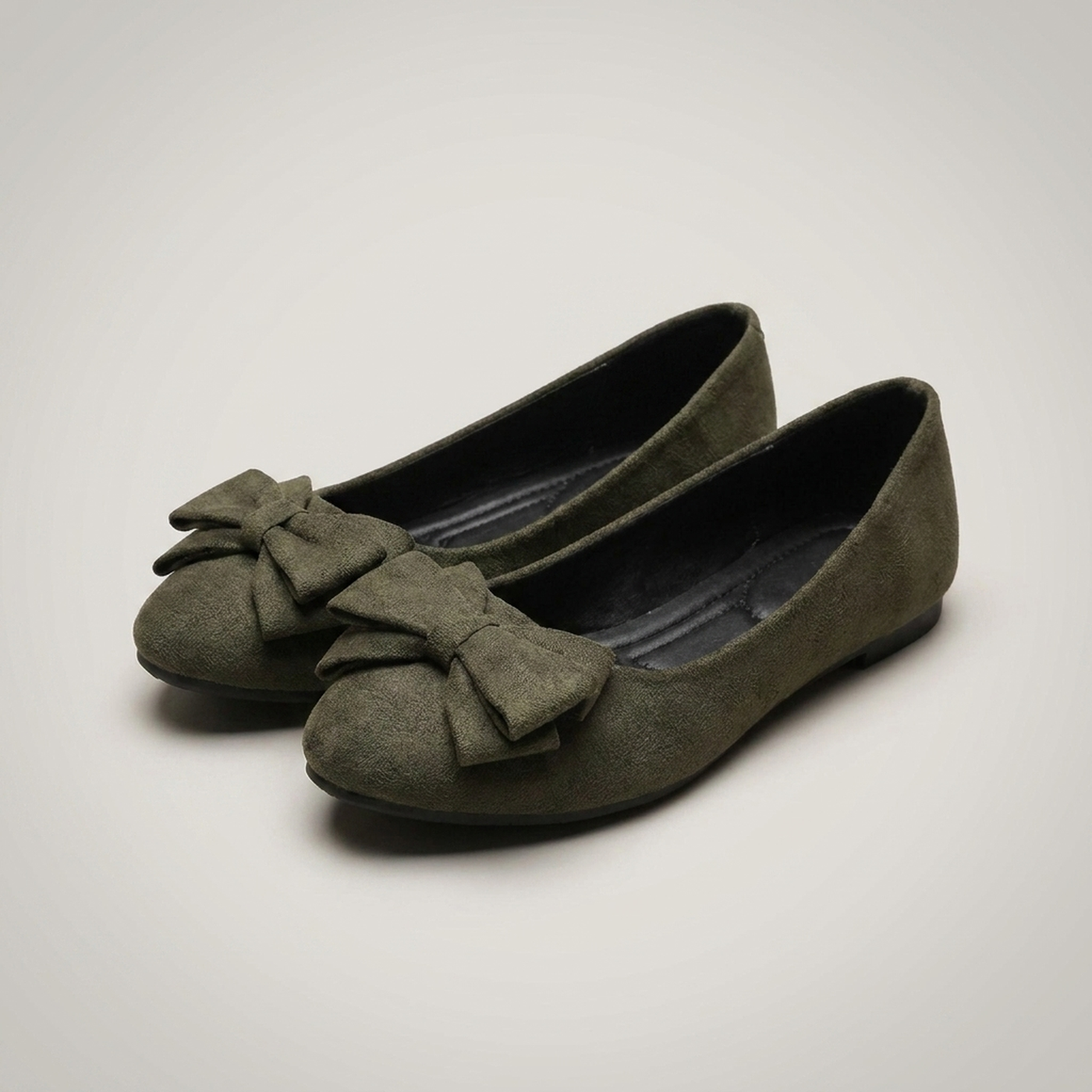 PLUXSTYLE::numise::annabelle-bow-detail-ballerina-flats::closeup-detail