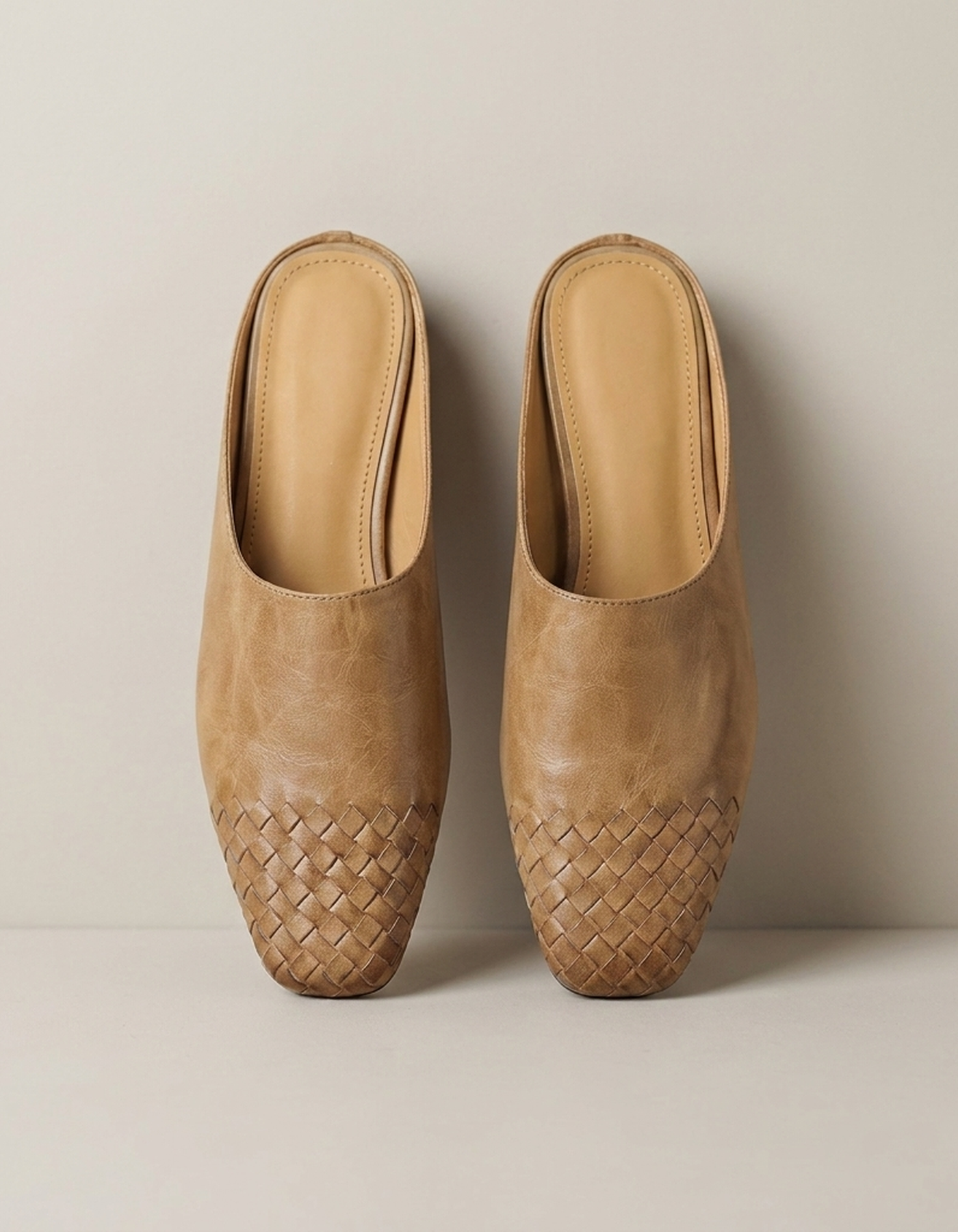PLUXSTYLE::numise::clara-timeless-mule-footwear::pack-khaki