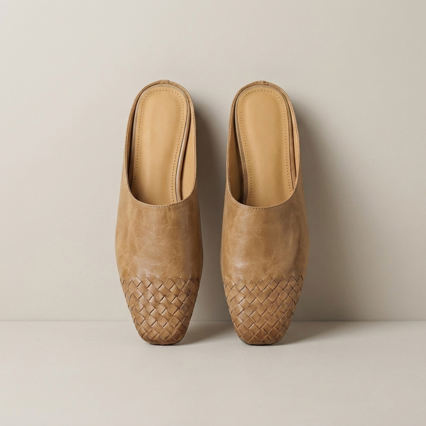 PLUXSTYLE::numise::clara-timeless-mule-footwear::pack-khaki