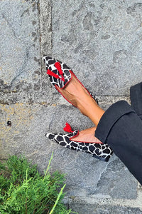 PLUXSTYLE::numise::animal-print-loafers-with-red-trim::lifestyle-keep-1