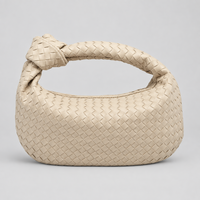 Sac à bandoulière texturé pour un style chic au quotidien