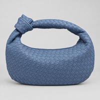Sac à bandoulière texturé pour un style chic au quotidien