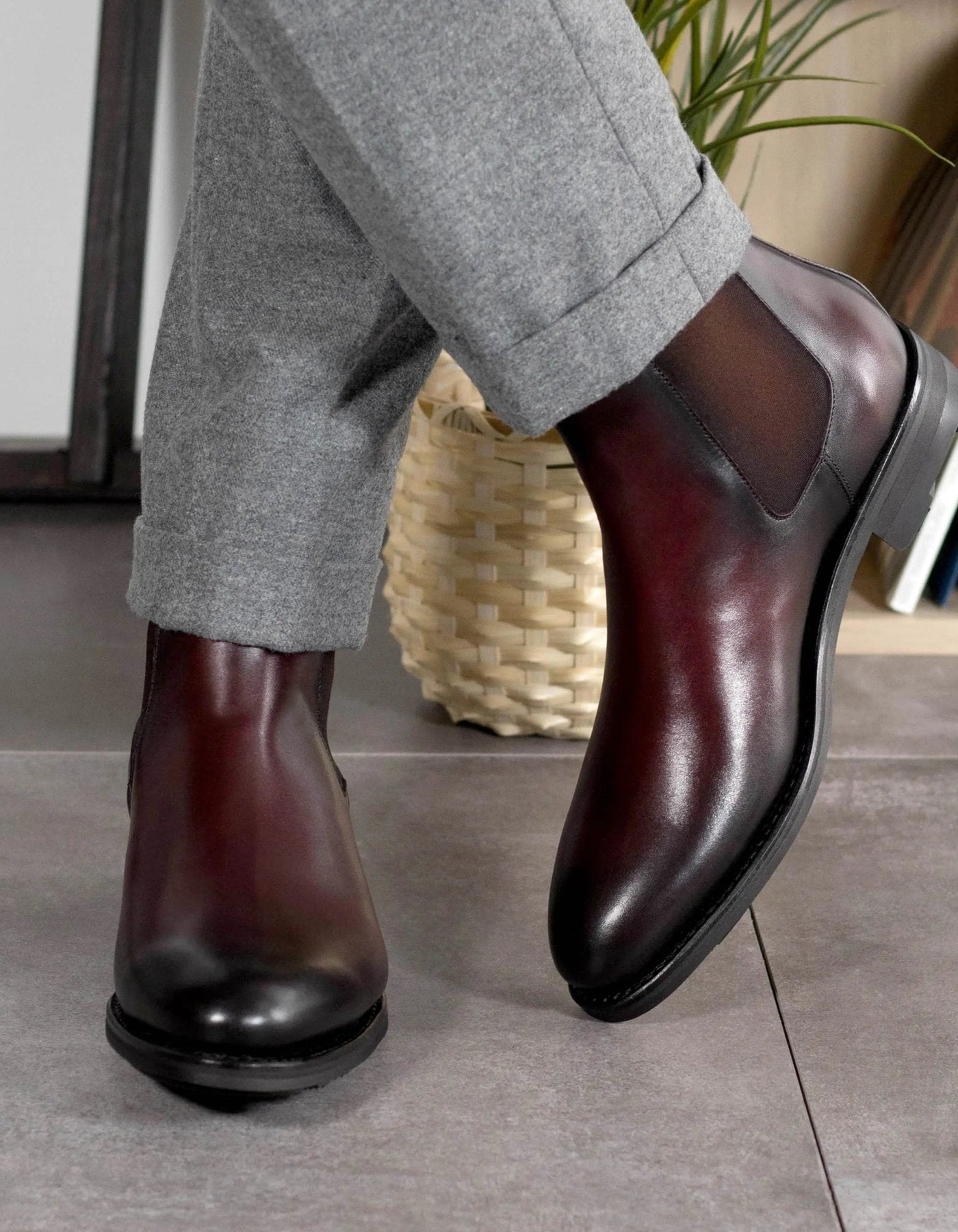 PLUXSTYLE::numise::burgundy-chelsea-boots-for-men::lifestyle-keep-1