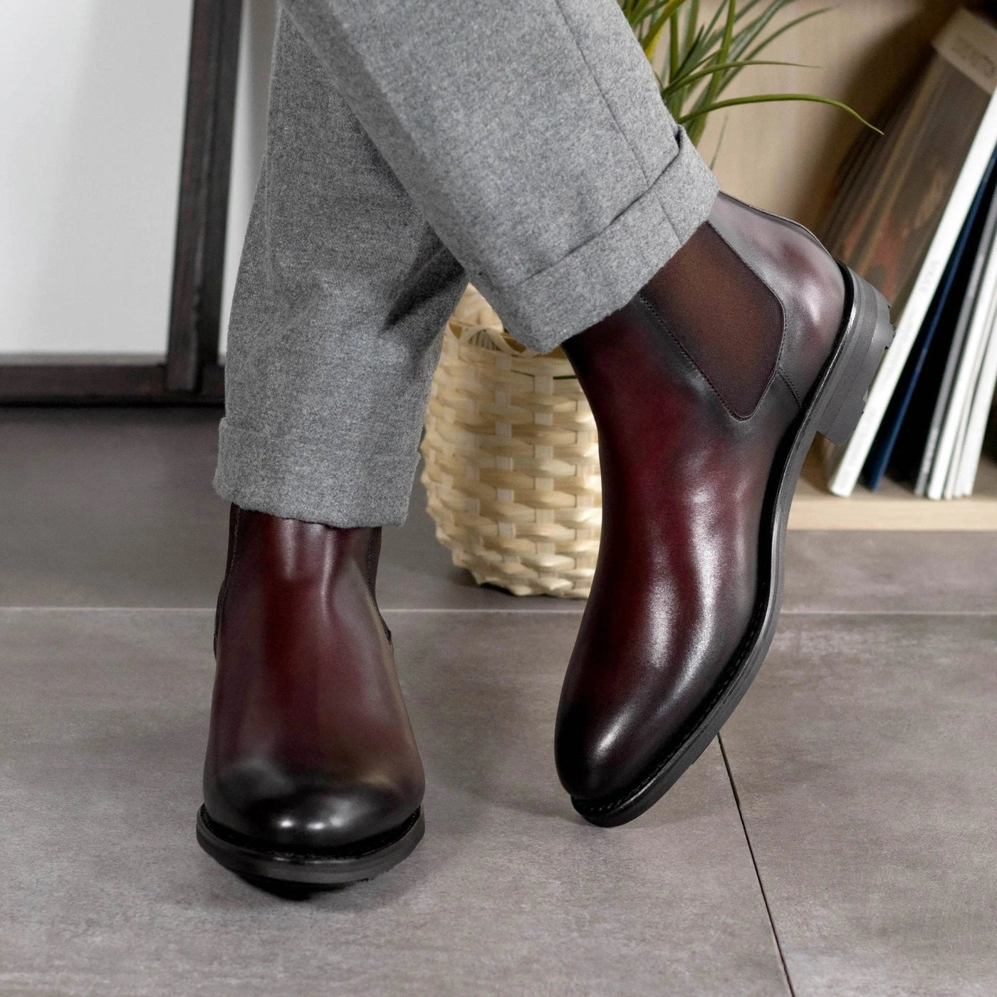 PLUXSTYLE::numise::burgundy-chelsea-boots-for-men::lifestyle-keep-1