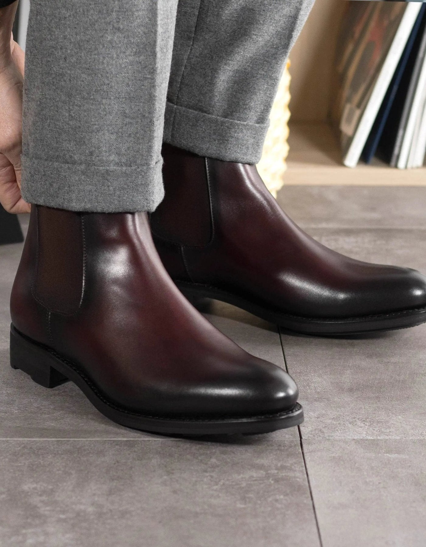 PLUXSTYLE::numise::burgundy-chelsea-boots-for-men::lifestyle-keep-2