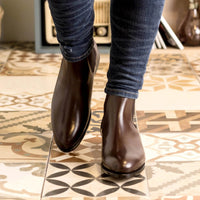 PLUXSTYLE::numise::mens-dark-brown-chelsea-boots-1::lifestyle-keep-1