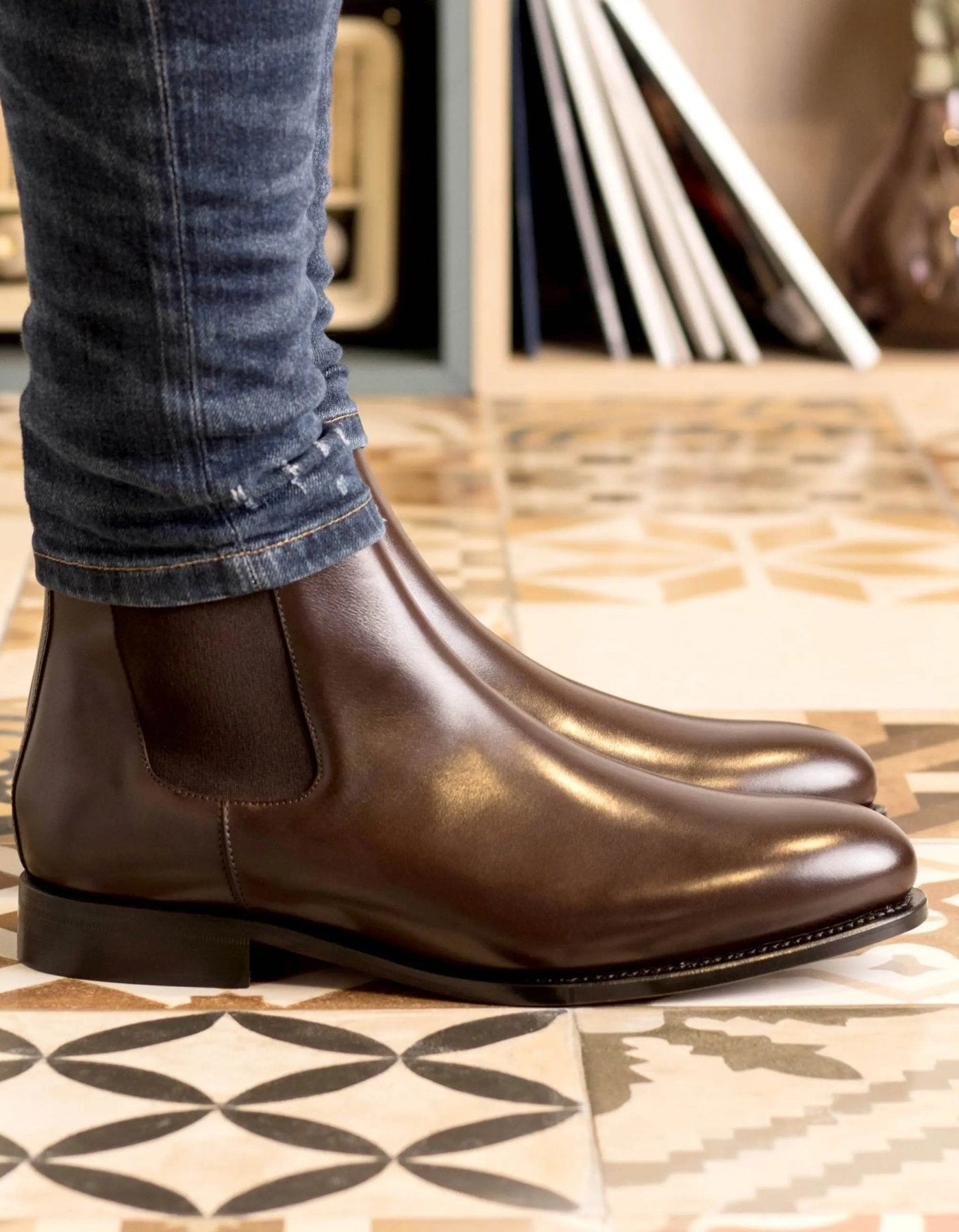 PLUXSTYLE::numise::mens-dark-brown-chelsea-boots-1::lifestyle-keep-2