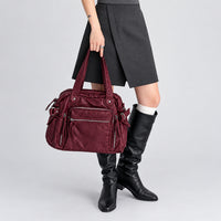 Schultertasche mit lässiger Struktur