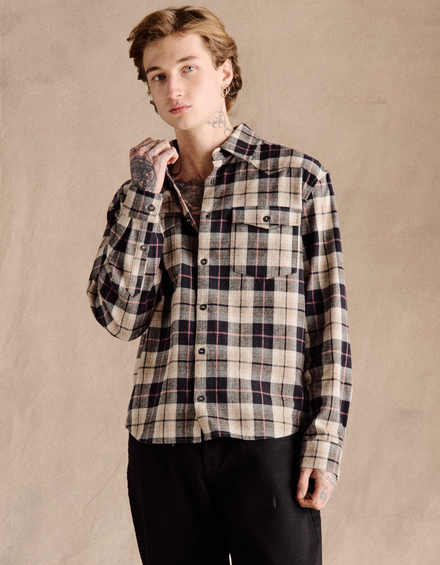 PLUXSTYLE::numise::mens-western-stitch-shirt::lifestyle-keep-1