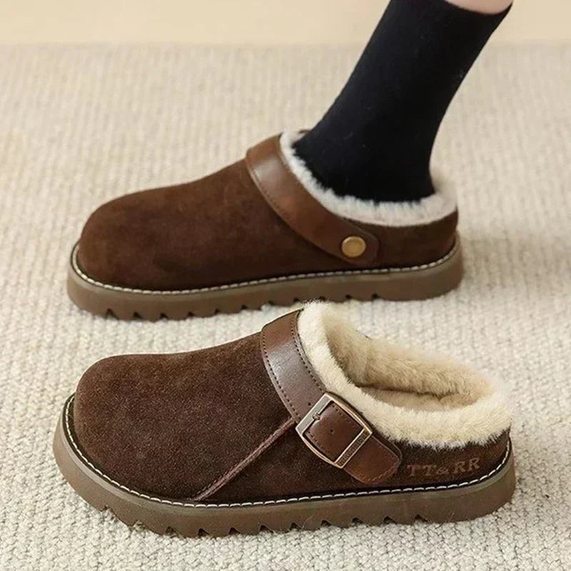 PLUXSTYLE::numise::ailani-cozy-winter-clogs::lifestyle-keep-1