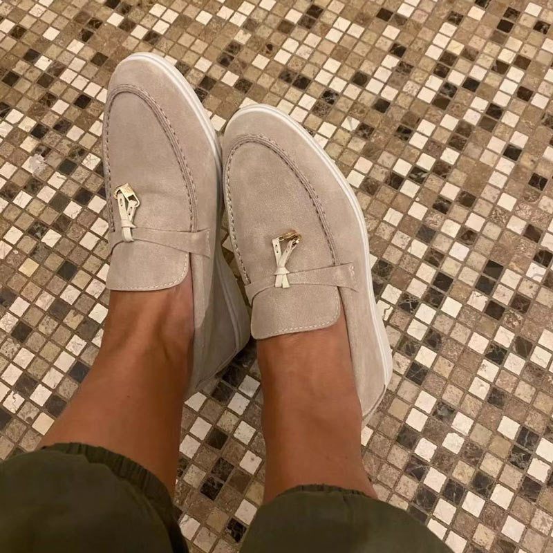 PLUXSTYLE::numise::pointed-toe-everyday-loafers::lifestyle-keep-2
