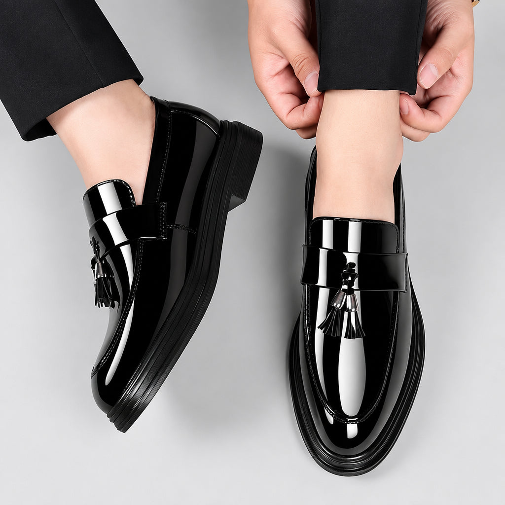 Schwarze Loafer mit Quasten