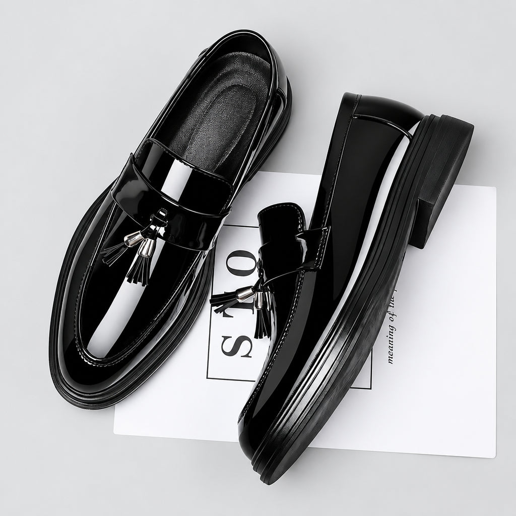Schwarze Loafer mit Quasten