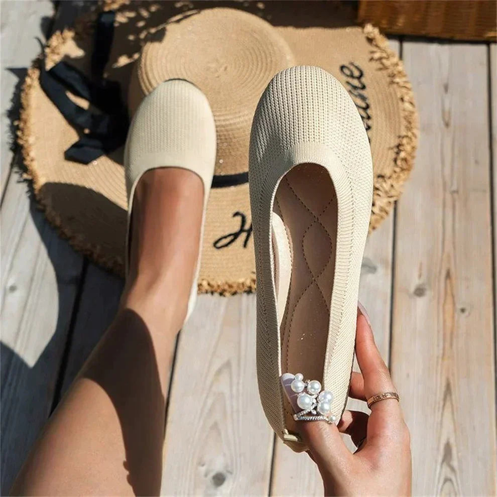 PLUXSTYLE::numise::comfort-fit-ballet-flat-footwear::lifestyle-keep-2