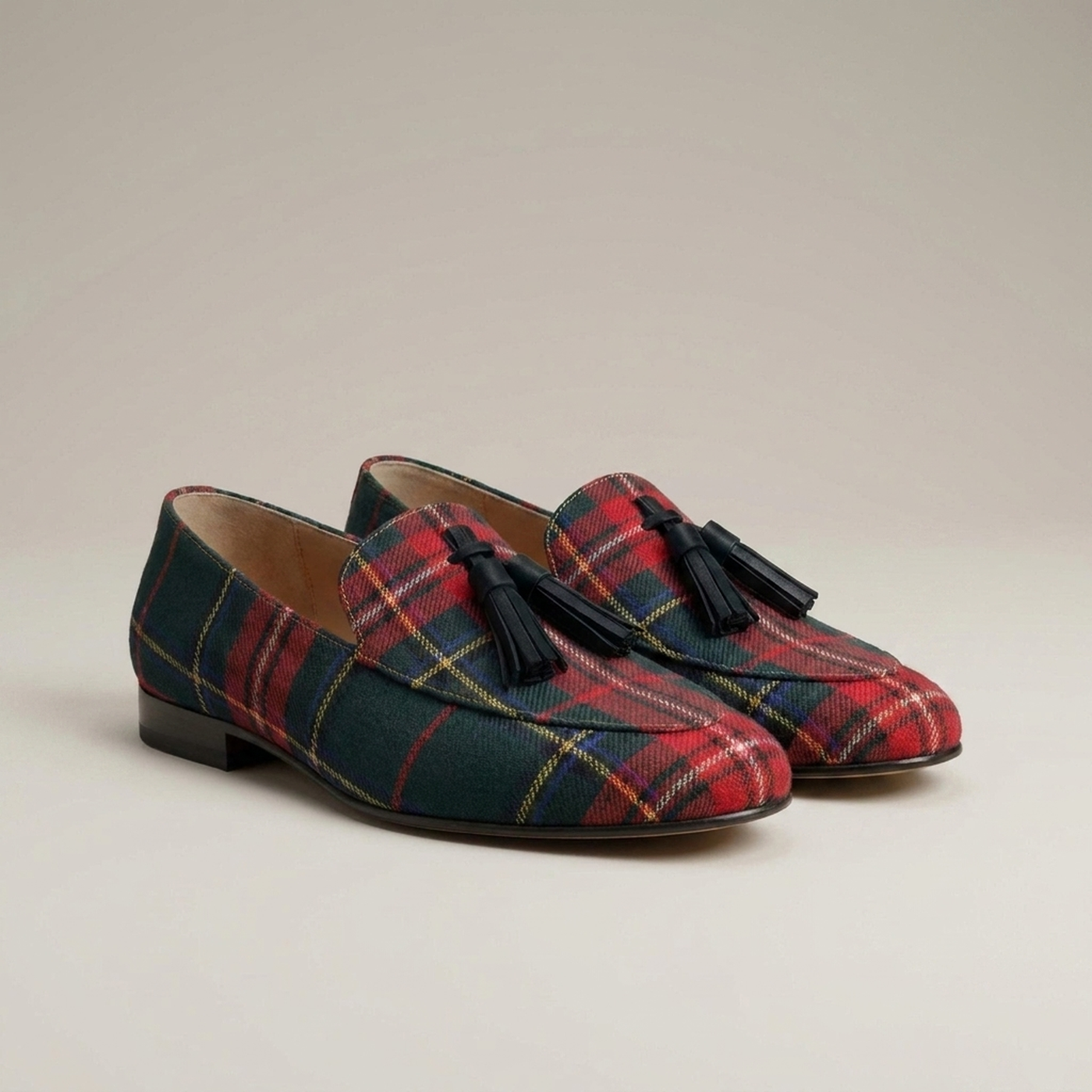 PLUXSTYLE::numise::tartan-fringe-loafers::closeup-detail