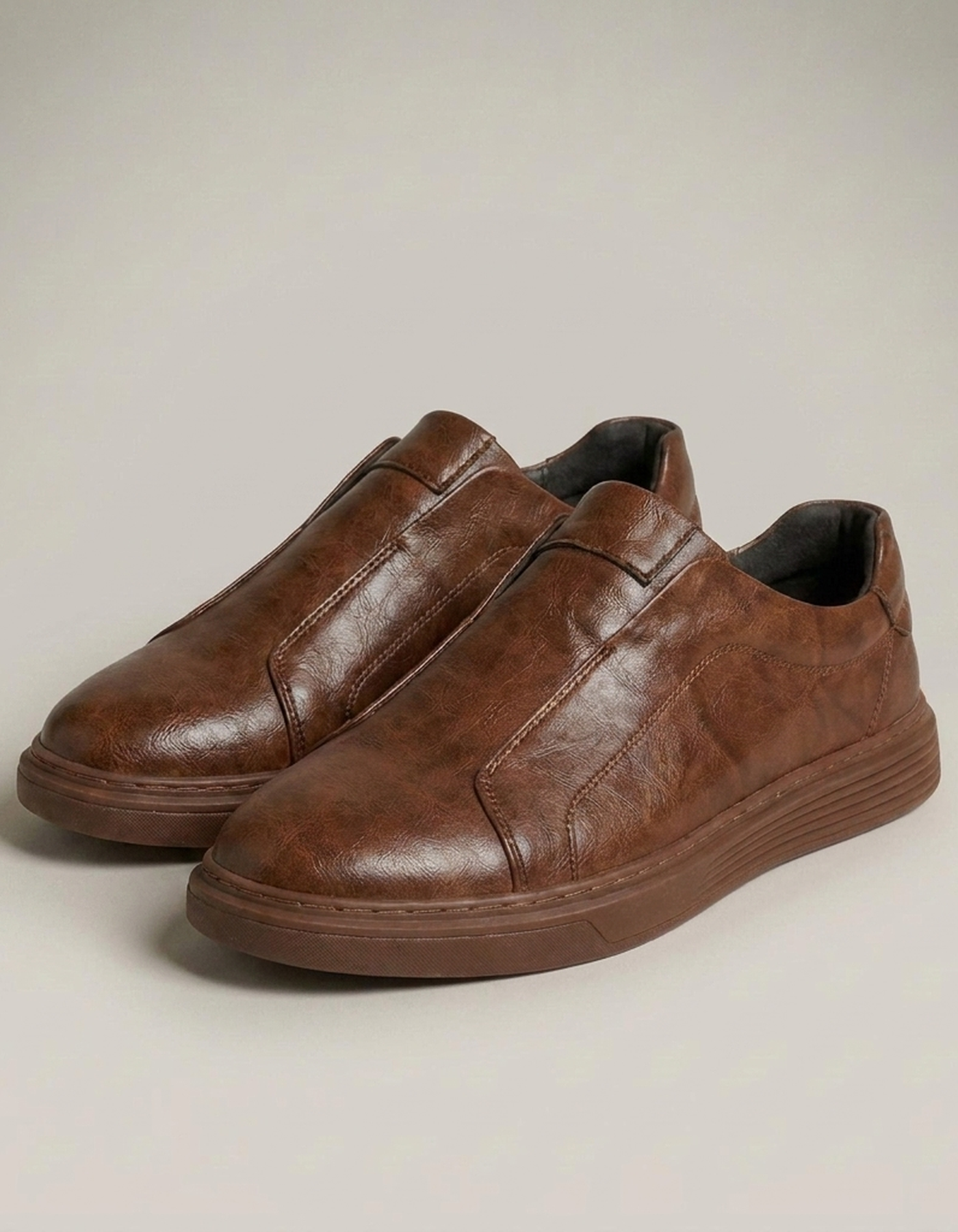 PLUXSTYLE::numise::mens-ridged-sole-slip-on-sneakers::closeup-detail