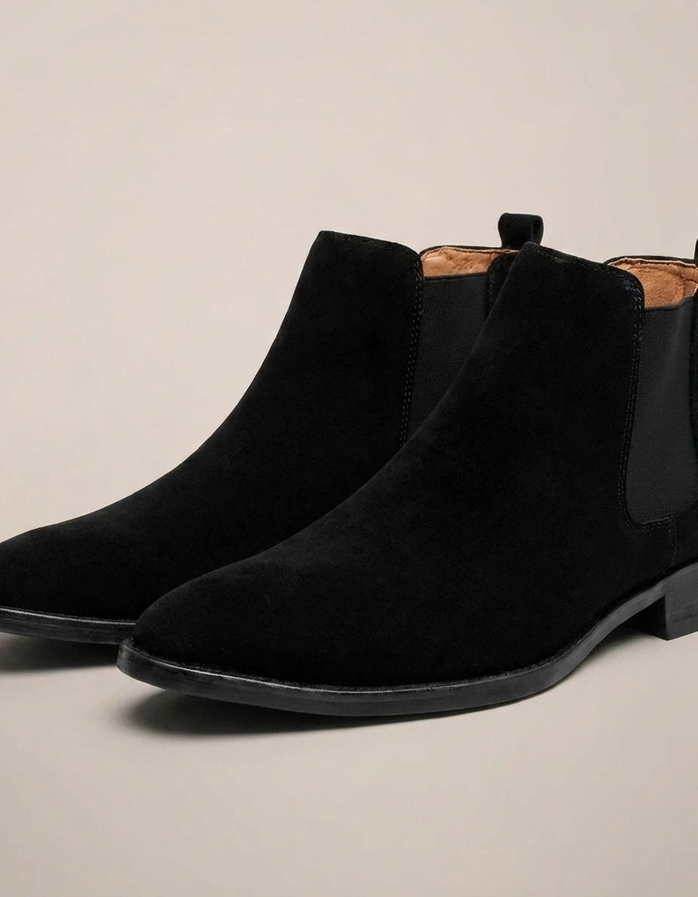 PLUXSTYLE::numise::mens-everyday-chelsea-boots::closeup-detail