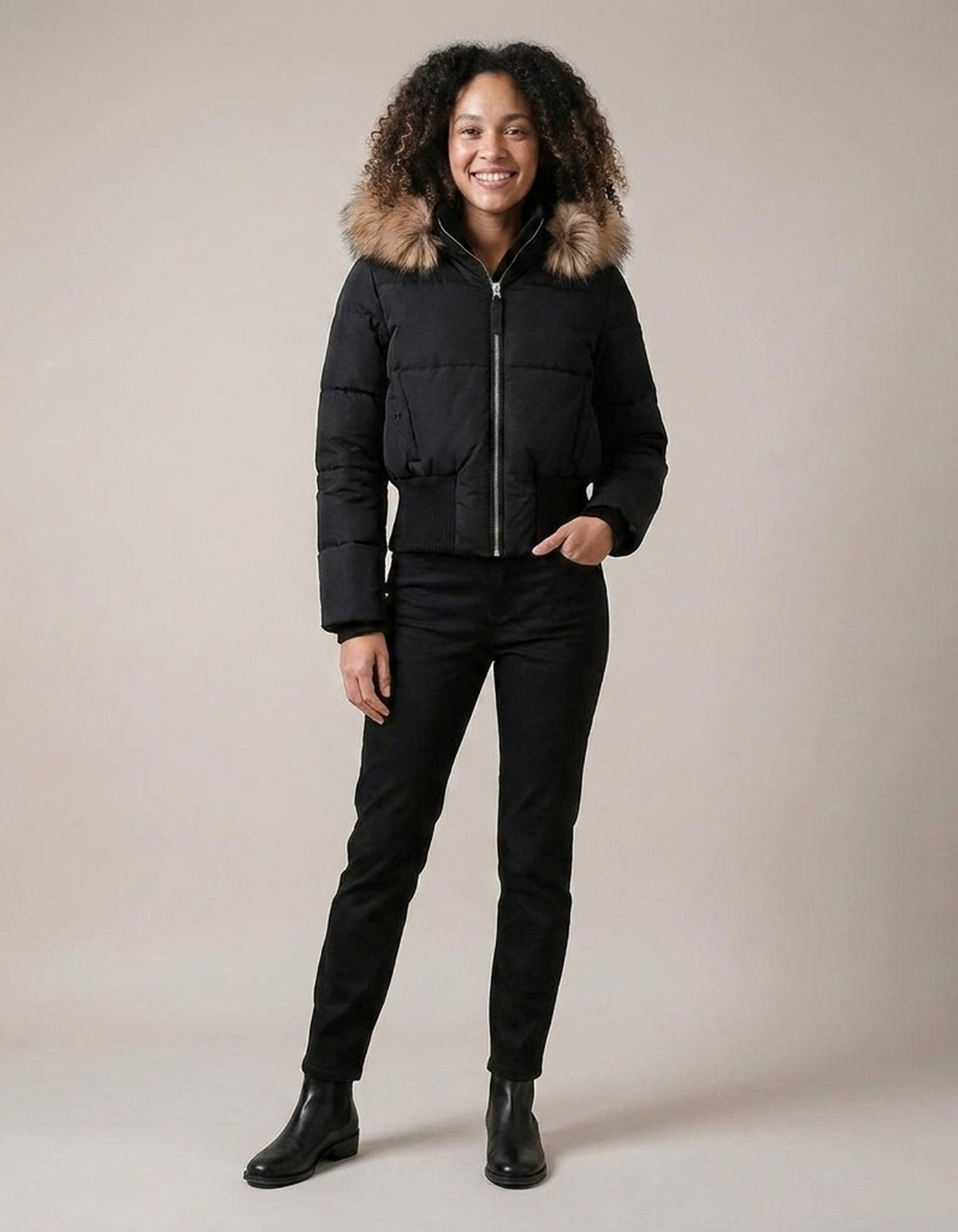 PLUXSTYLE::numise::ariana-short-hooded-puffer-jacket::front