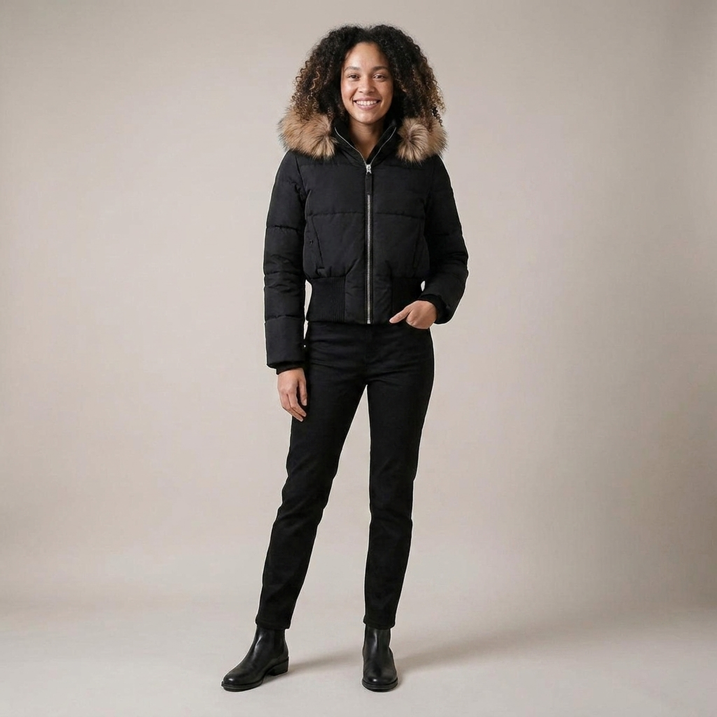 PLUXSTYLE::numise::ariana-short-hooded-puffer-jacket::front
