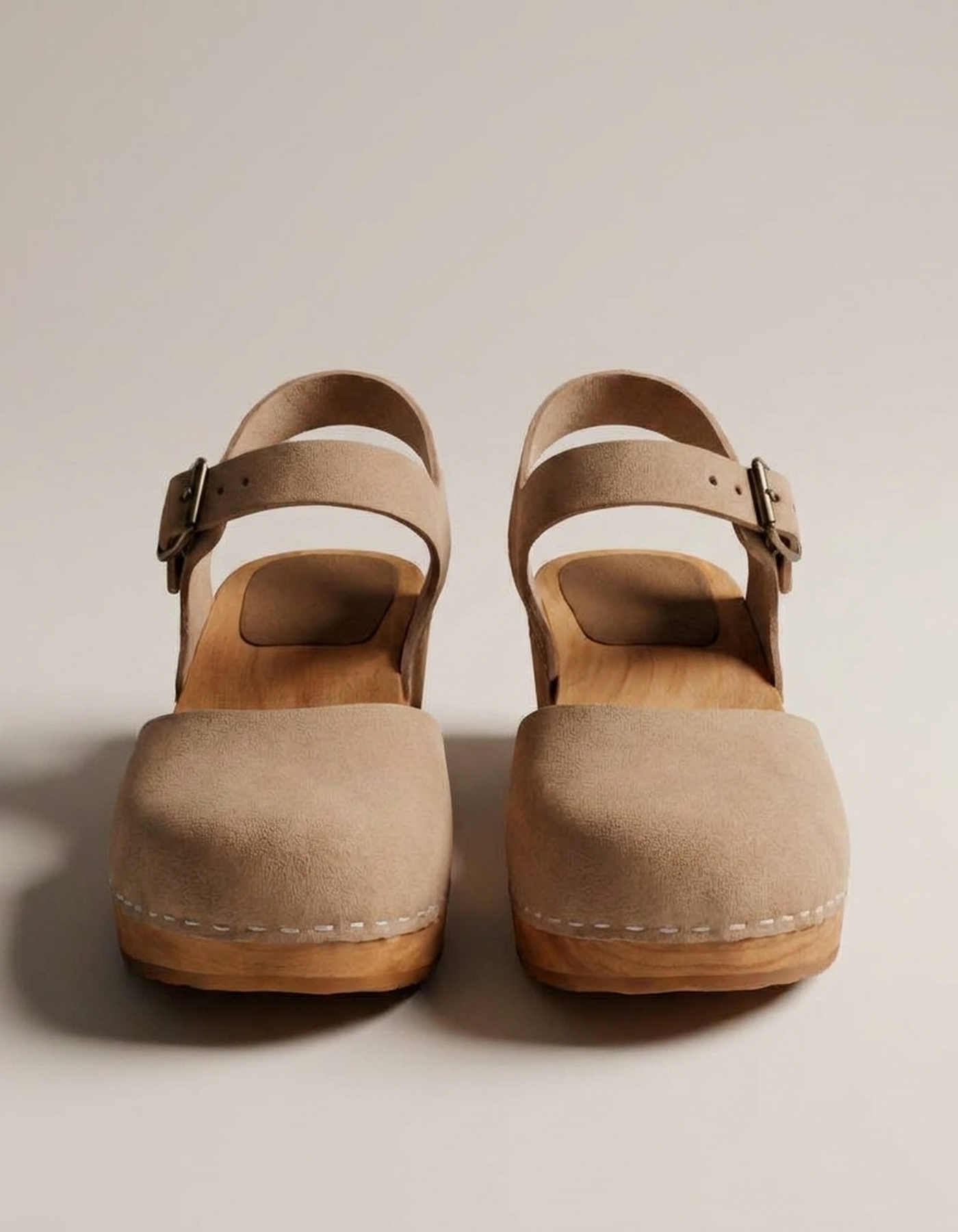 PLUXSTYLE::numise::closed-toe-platform-clogs::pack-beige