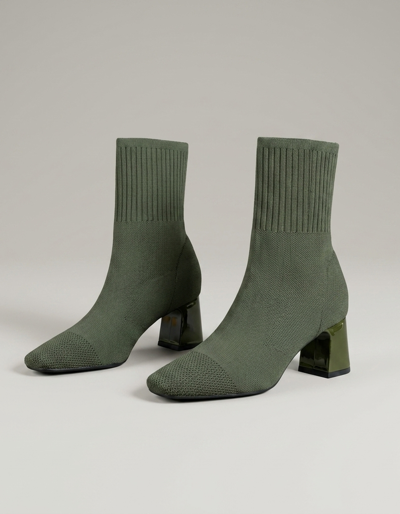 PLUXSTYLE::numise::ribbed-collar-ankle-boots::pack-olive-green