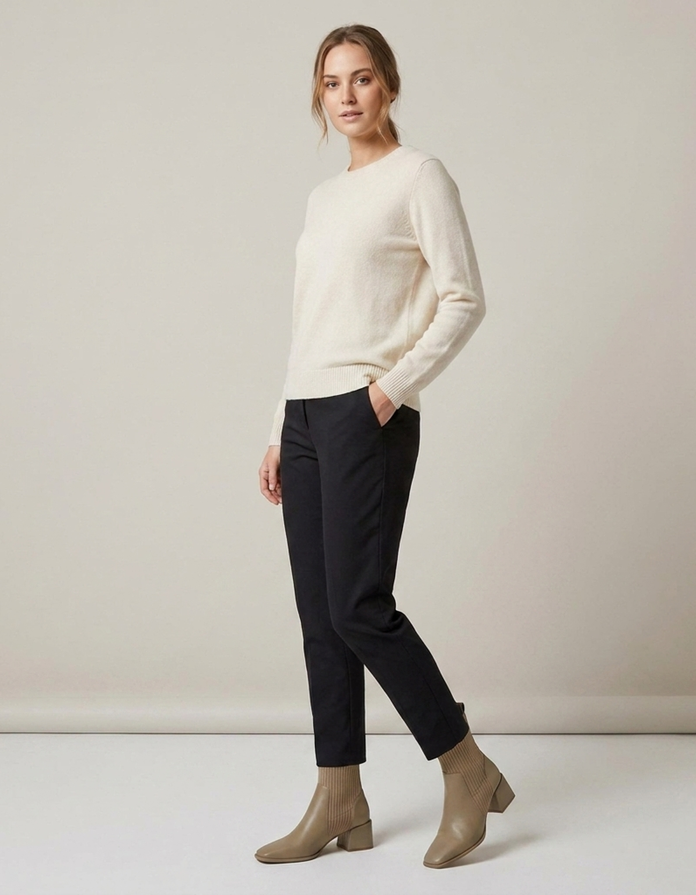PLUXSTYLE::numise::pointed-toe-chelsea-ankle-boots::zoom-out