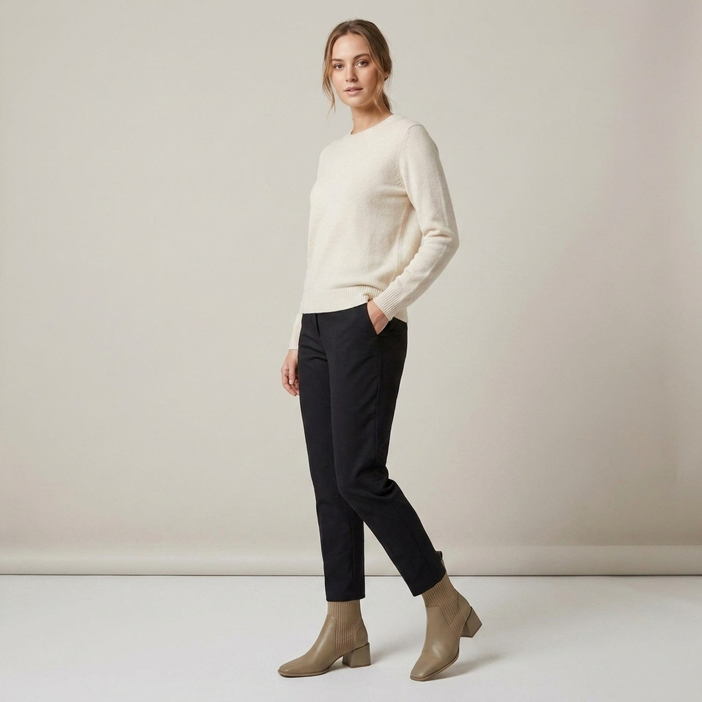 PLUXSTYLE::numise::pointed-toe-chelsea-ankle-boots::zoom-out