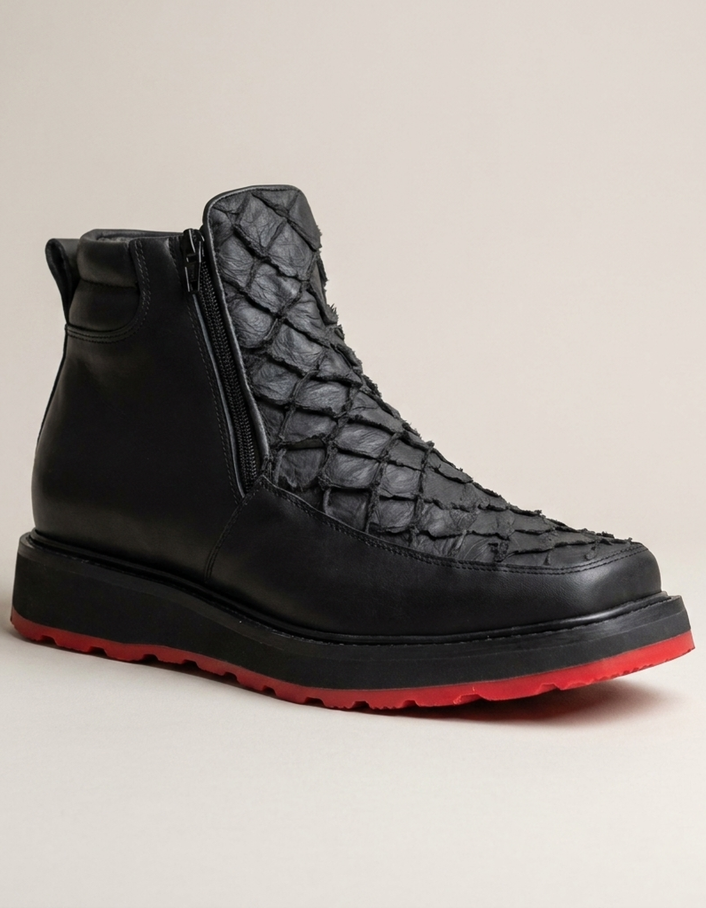 PLUXSTYLE::numise::mens-wide-fit-casual-boots-1::closeup-hero