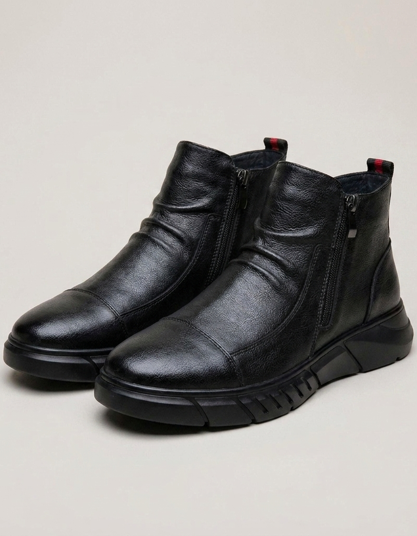PLUXSTYLE::numise::side-zip-martin-boots::closeup-detail