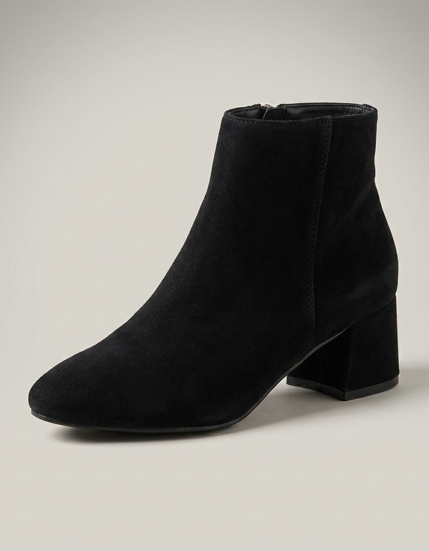 PLUXSTYLE::numise::pointed-toe-block-heel-ankle-boots::closeup-hero