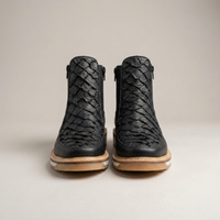 PLUXSTYLE::numise::mens-wide-fit-casual-boots::closeup-detail