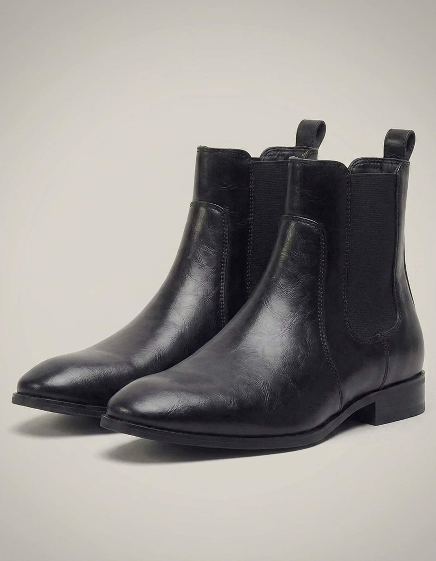 PLUXSTYLE::numise::mens-sleek-slip-on-chelsea-boots::closeup-detail
