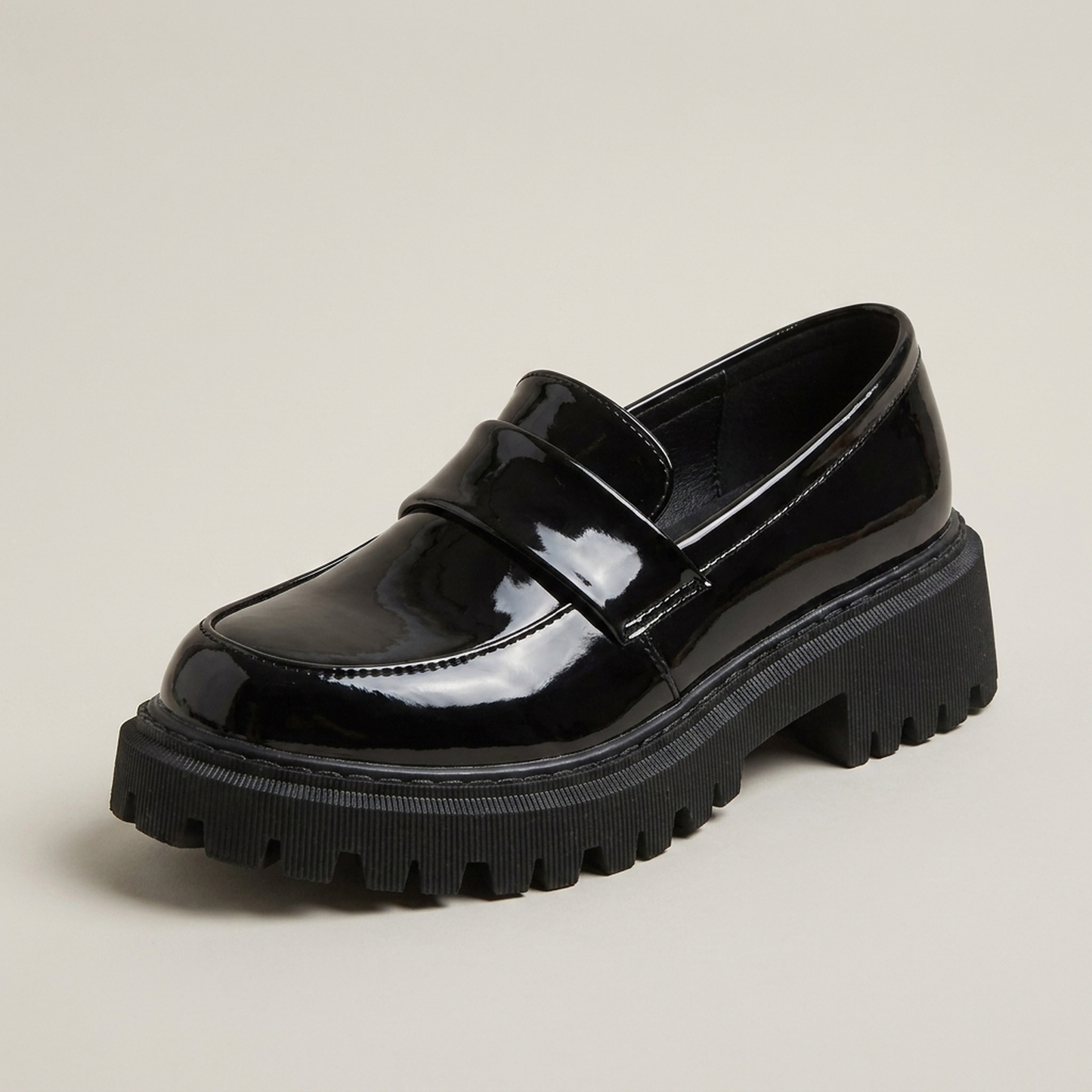PLUXSTYLE::numise::womens-cushioned-platform-loafers::closeup-hero