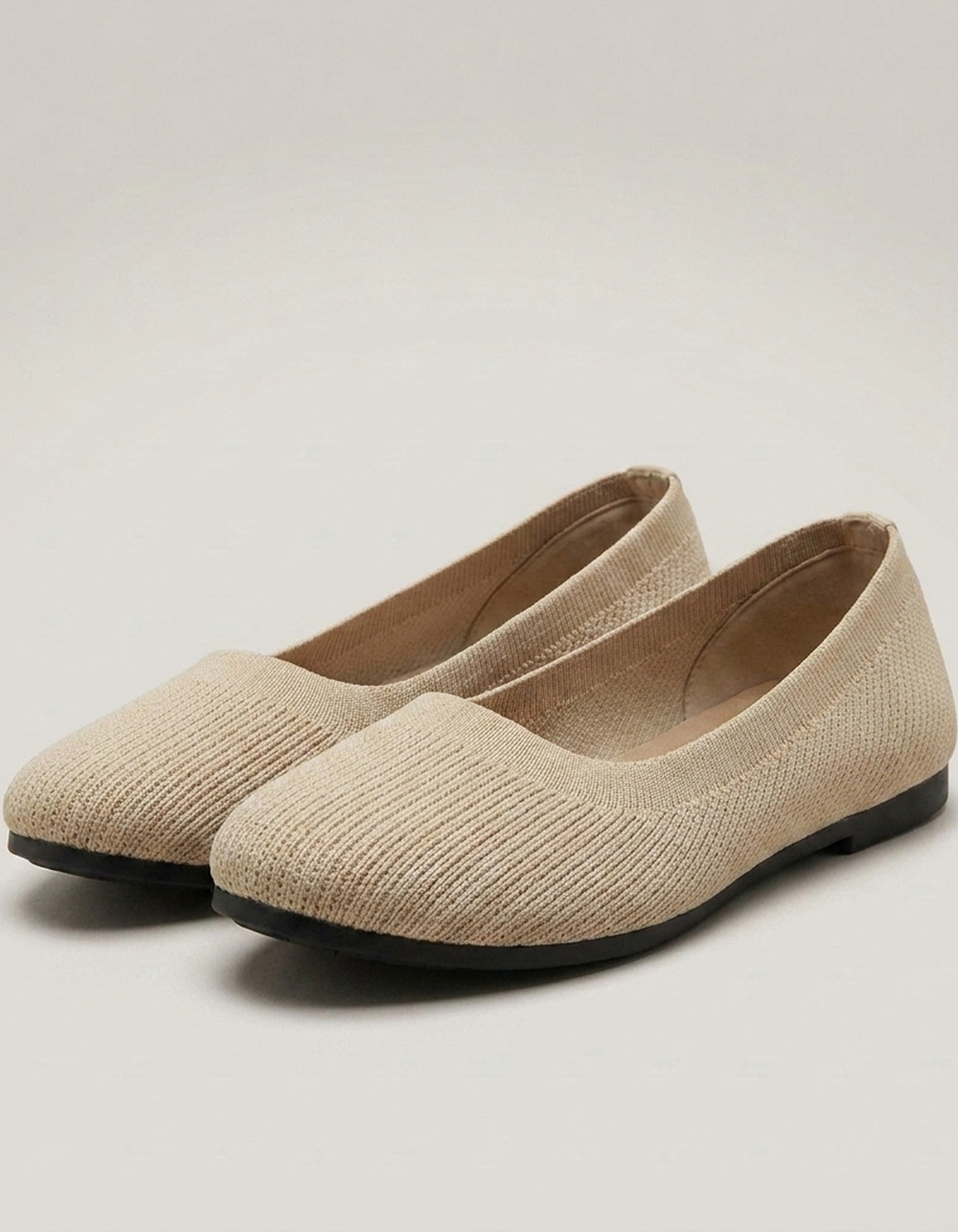 PLUXSTYLE::numise::comfort-fit-ballet-flat-footwear::closeup-detail