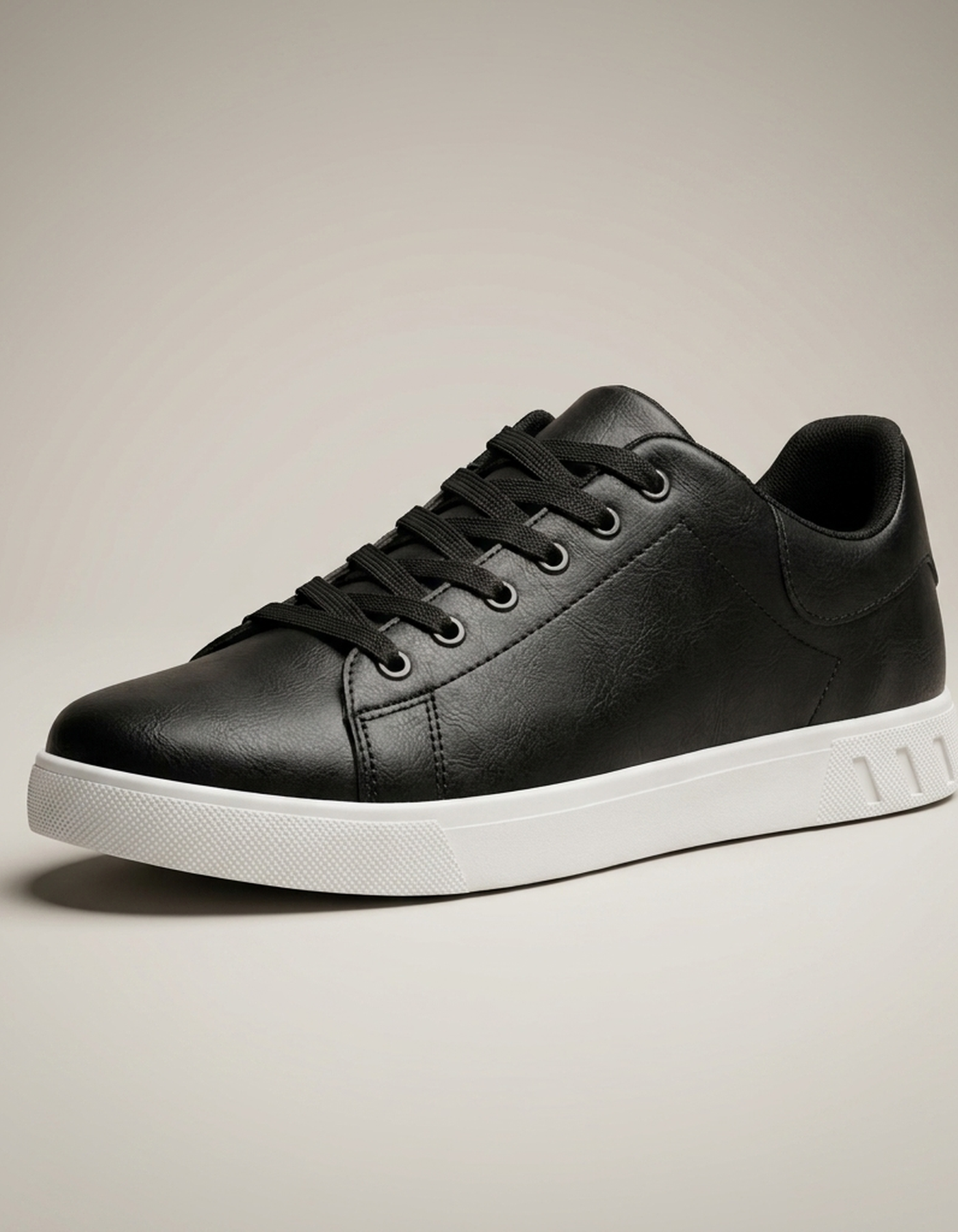 PLUXSTYLE::numise::mens-clean-low-top-sneakers::closeup-hero