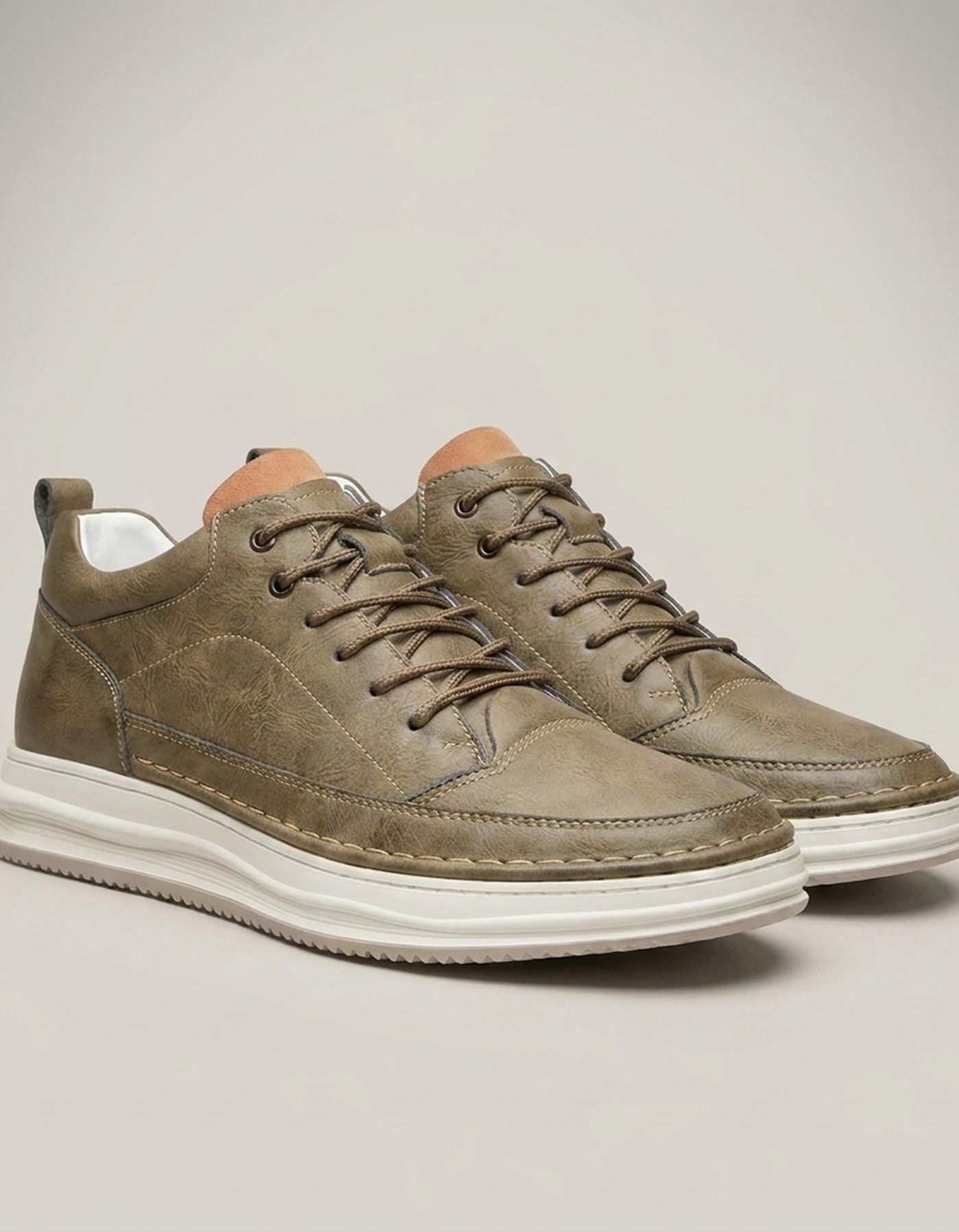 PLUXSTYLE::numise::mens-cushioned-everyday-trainers::closeup-detail