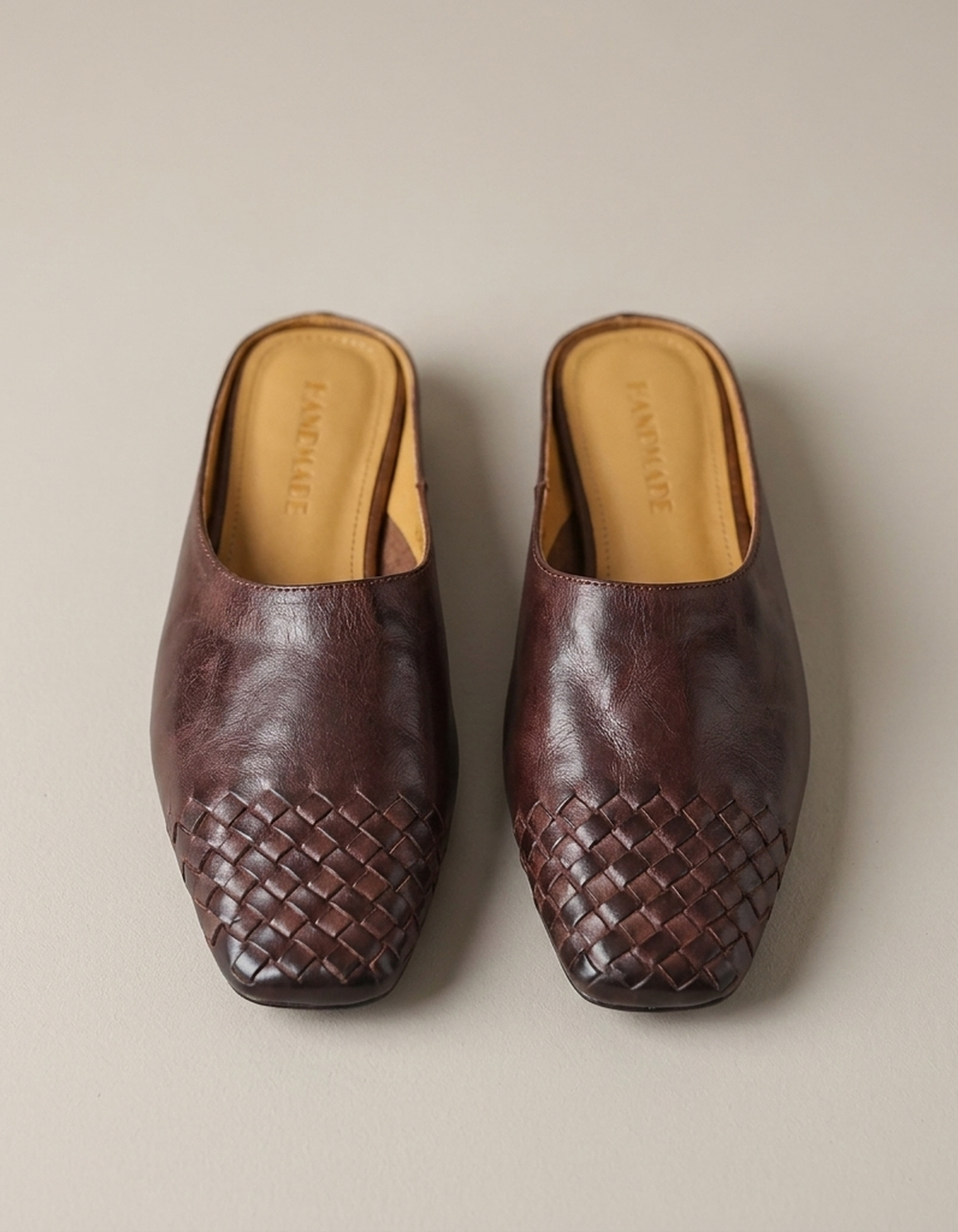 PLUXSTYLE::numise::clara-timeless-mule-footwear::pack-brown