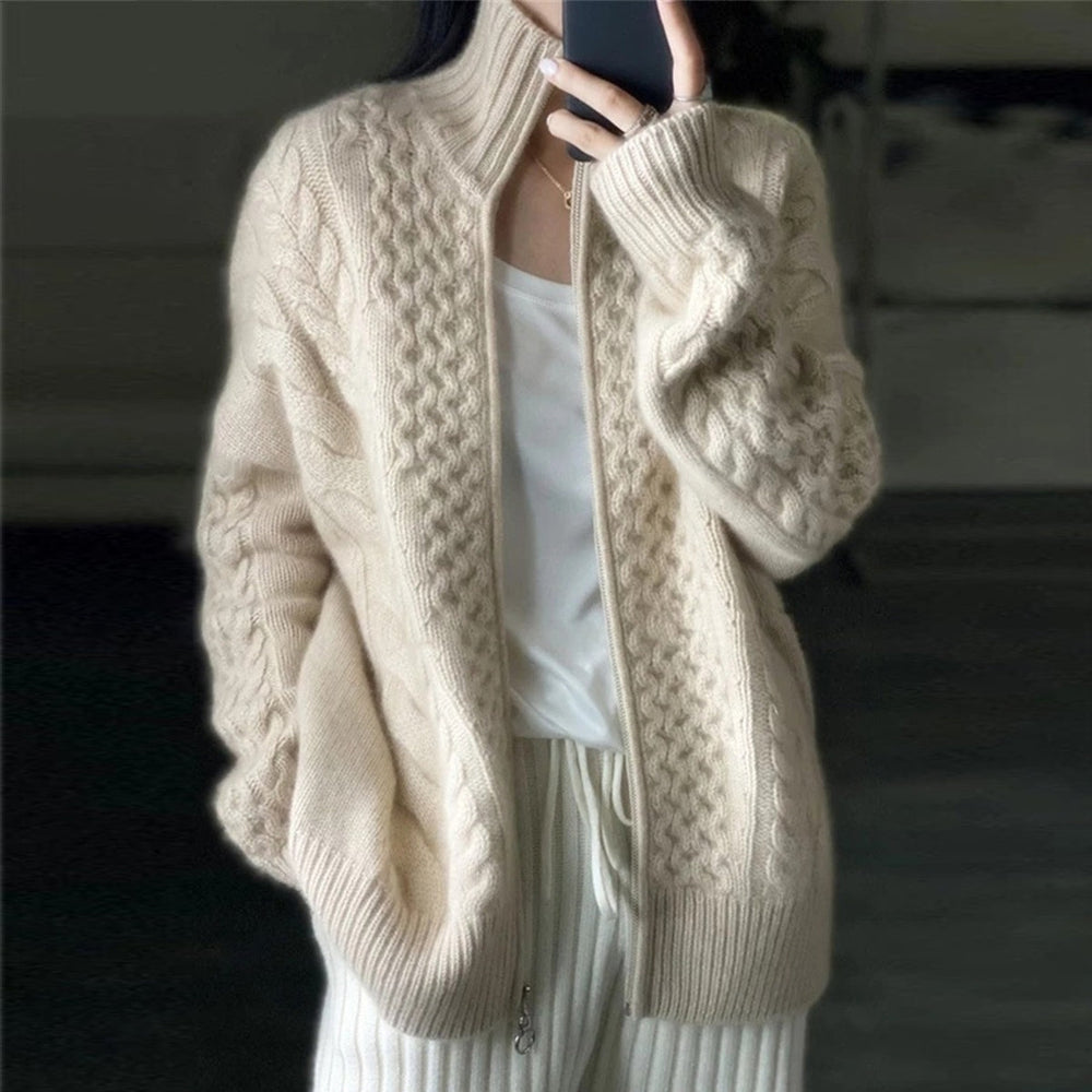 PLUXSTYLE::numise::alice-zip-up-cardigan::lifestyle-keep-2