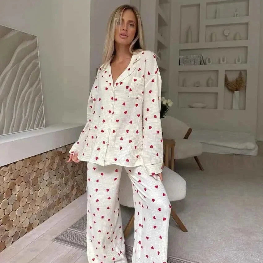Pyjama-Set mit Herzprint und weitem Bein