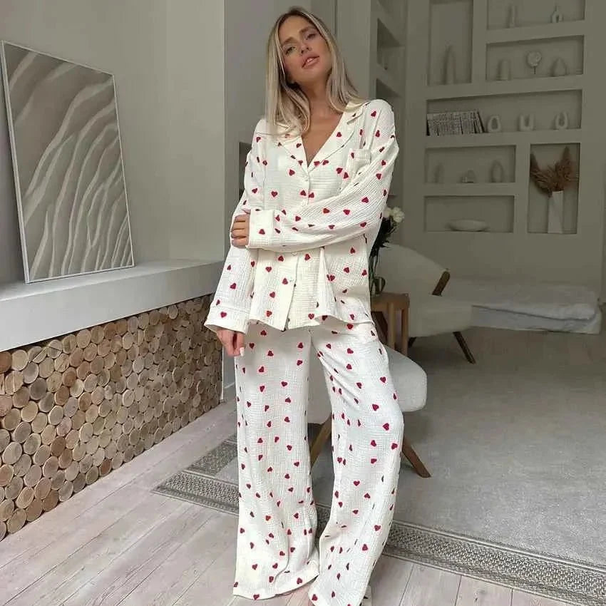 Pyjama-Set mit Herzprint und weitem Bein