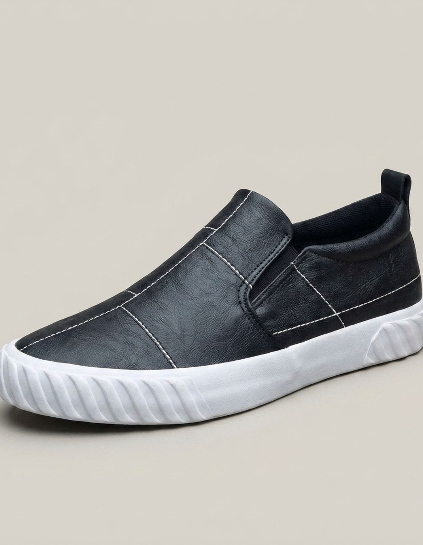PLUXSTYLE::numise::mens-contrast-stitch-penny-loafers::closeup-hero