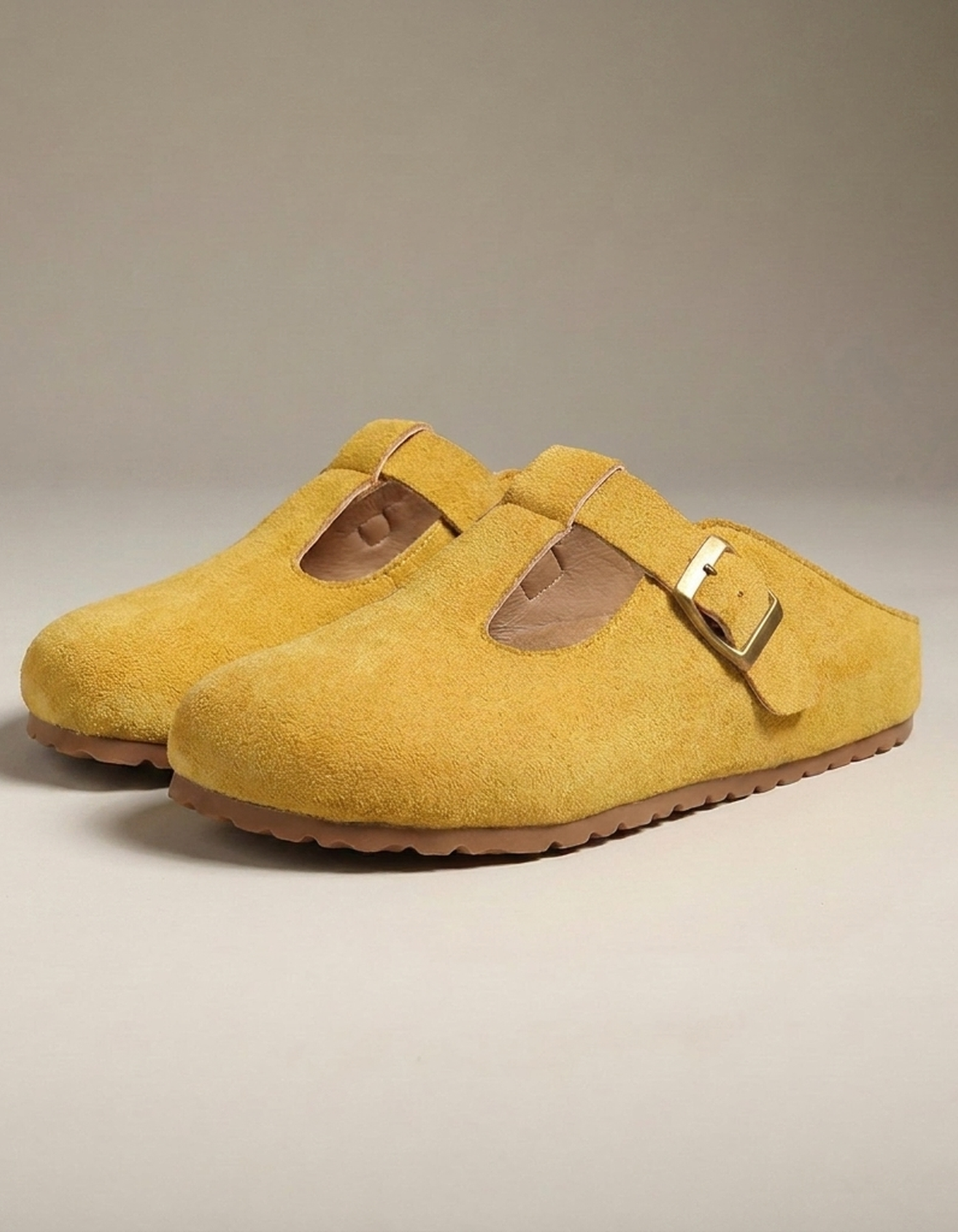 PLUXSTYLE::numise::felicia-modern-comfort-footwear::closeup-detail