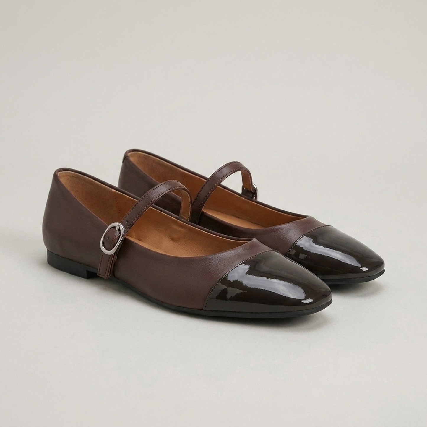 PLUXSTYLE::numise::buckle-strap-mary-jane-footwear::closeup-detail