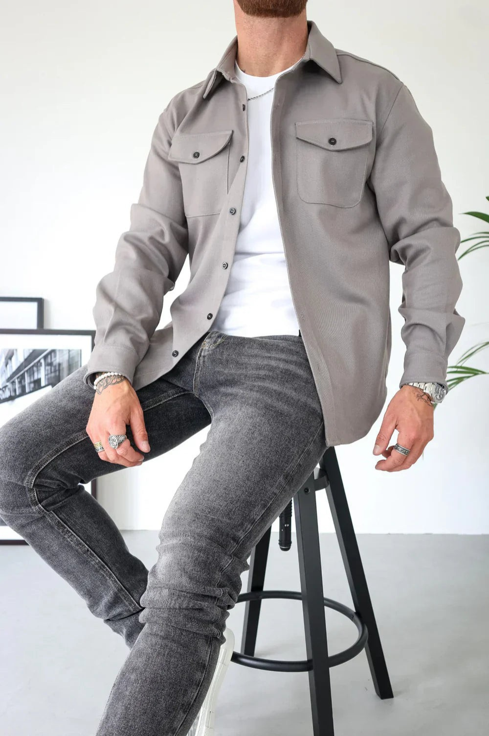PLUXSTYLE::numise::mens-relaxed-button-up-top::lifestyle-keep-2