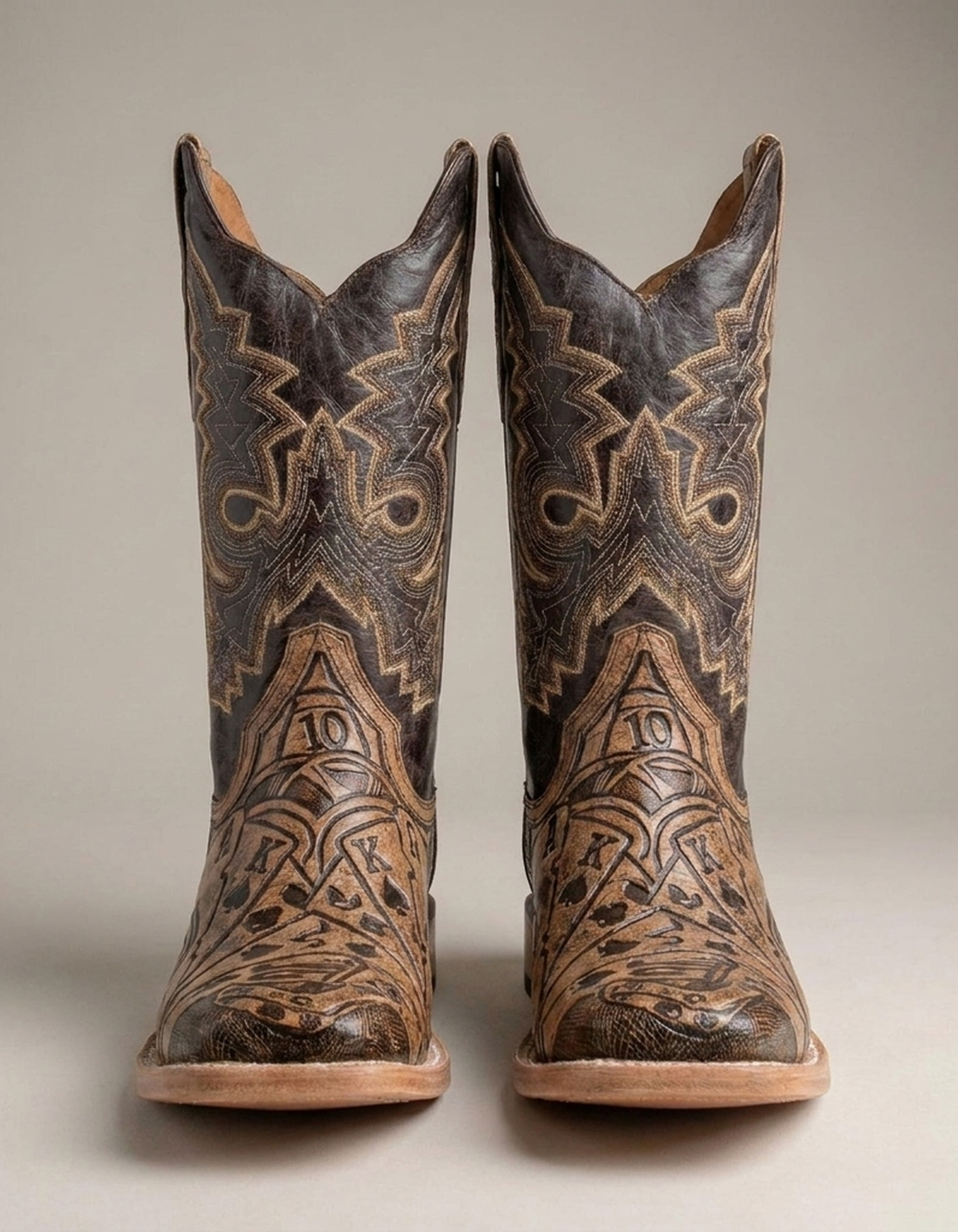 PLUXSTYLE::numise::royal-flush-cowboy-boots::closeup-detail