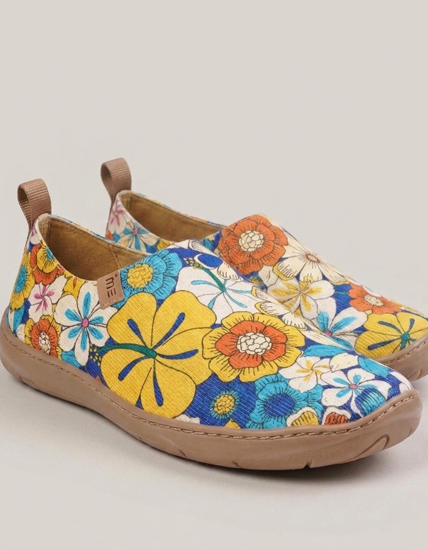 PLUXSTYLE::numise::womens-60s-floral-slip-on-footwear::closeup-detail
