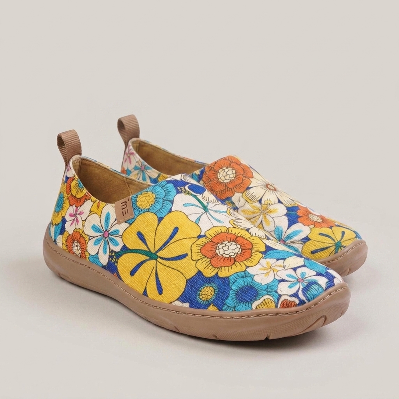 PLUXSTYLE::numise::womens-60s-floral-slip-on-footwear::closeup-detail