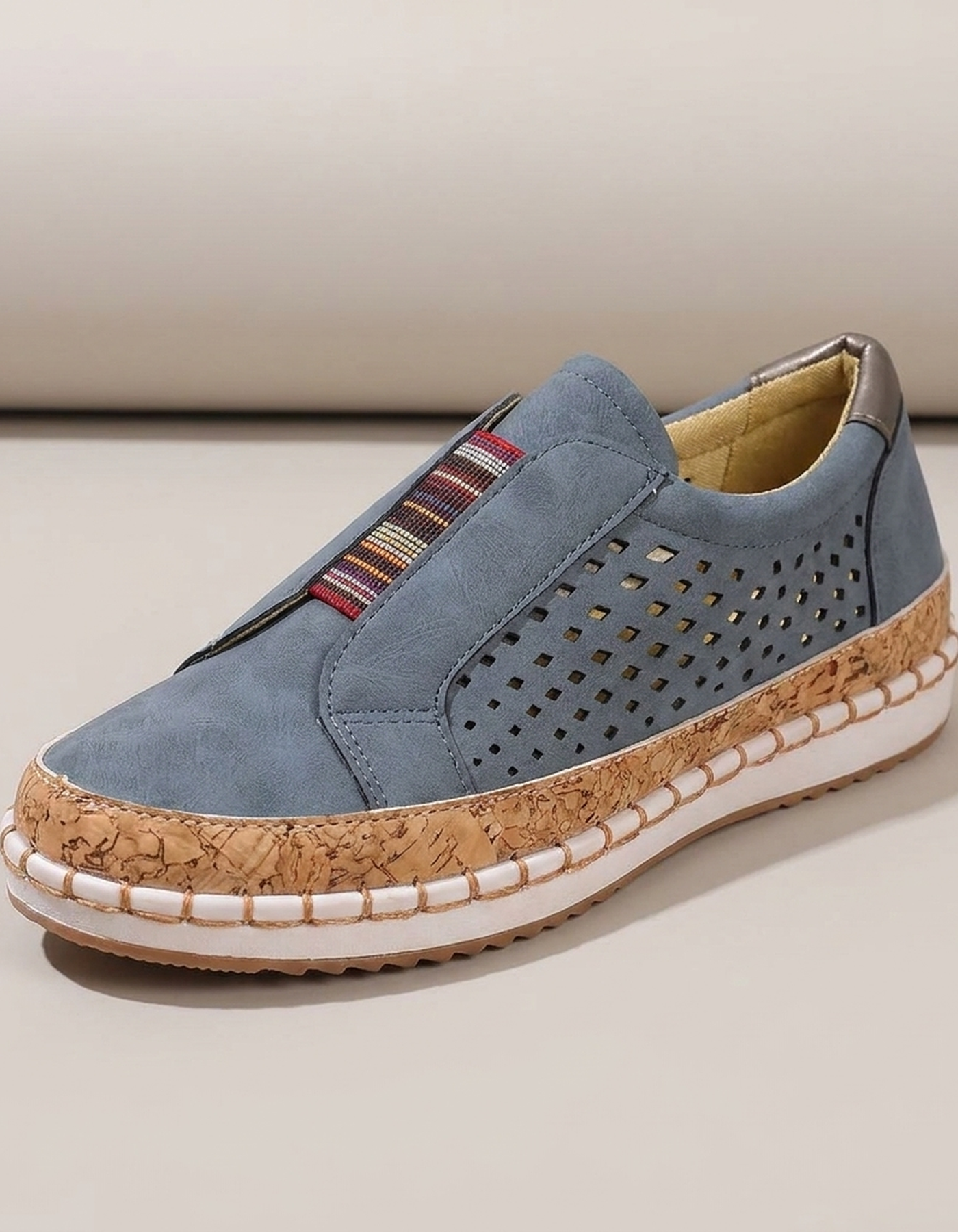 PLUXSTYLE::numise::easy-step-slip-on-footwear::closeup-hero
