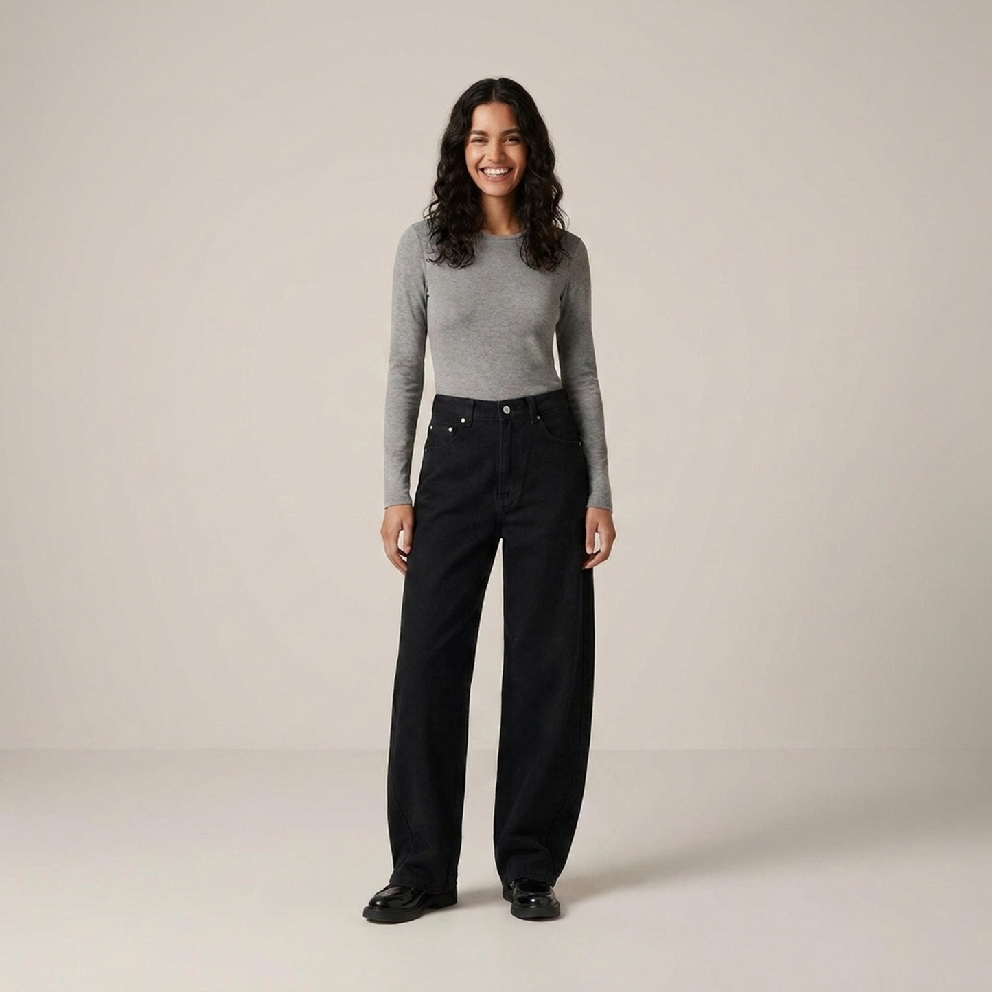 PLUXSTYLE::numise::akari-black-barrel-jeans::front